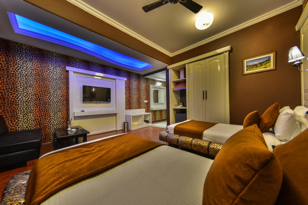 Hotel Samci Riviera Srinagar  Exterior photo