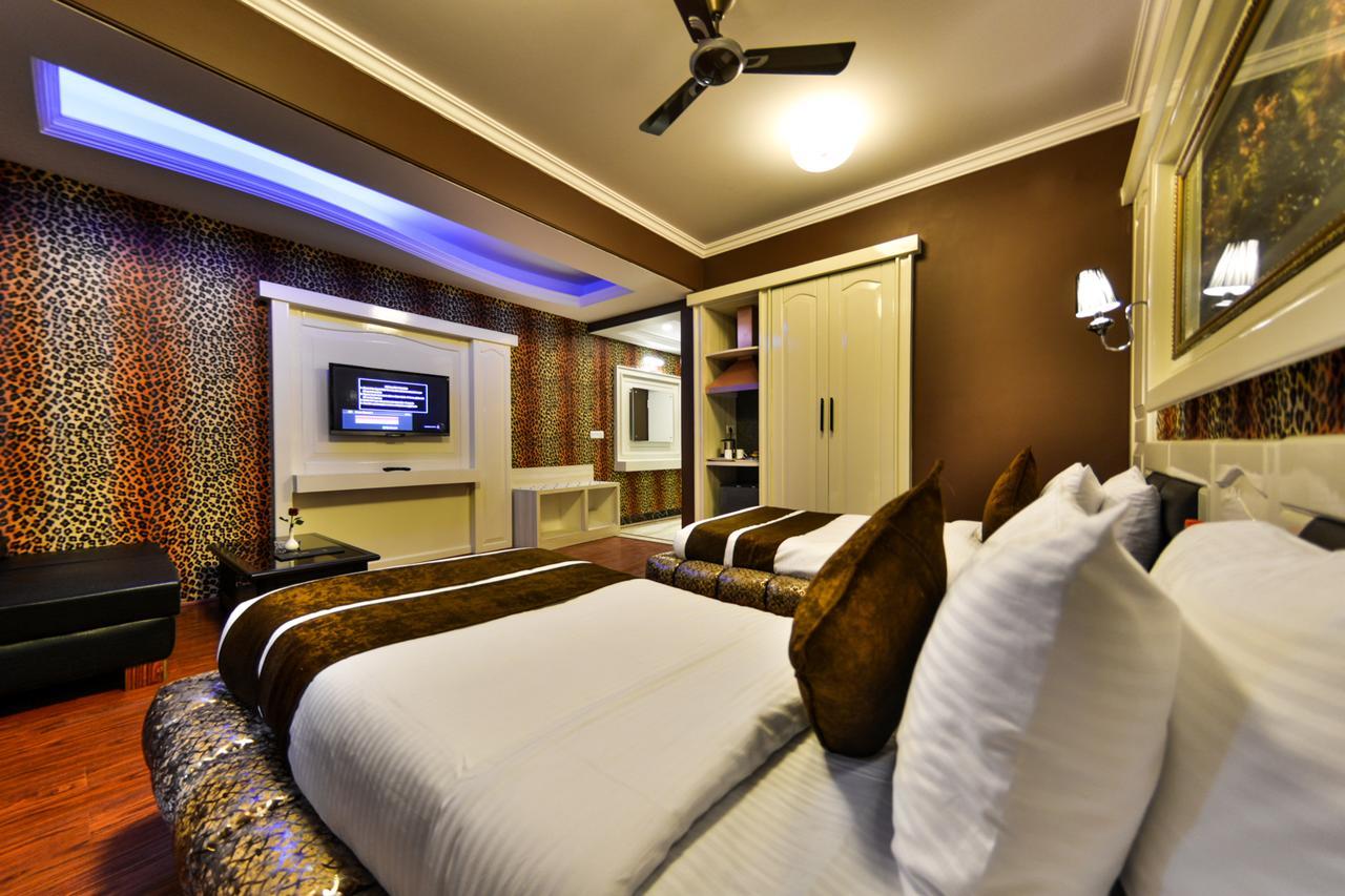Hotel Samci Riviera Srinagar  Exterior photo