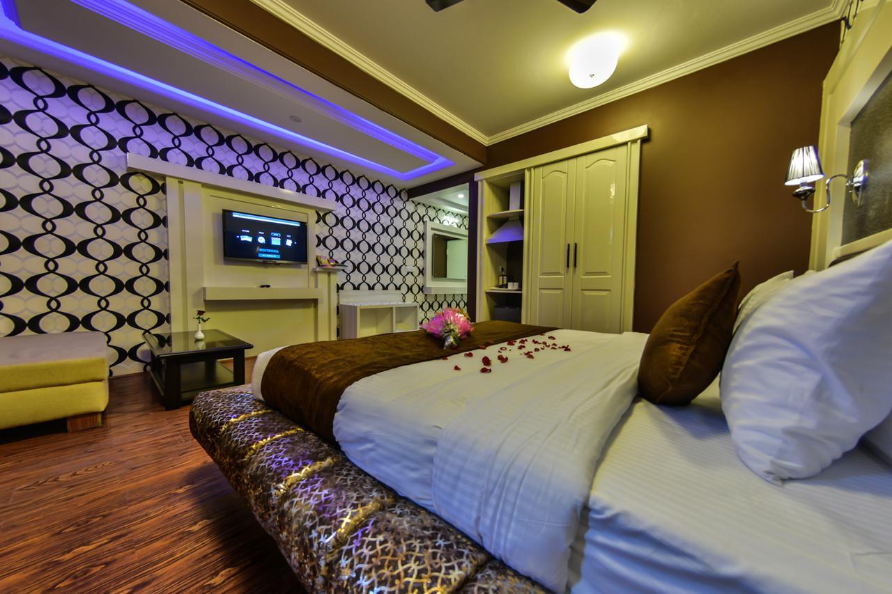 Hotel Samci Riviera Srinagar  Exterior photo