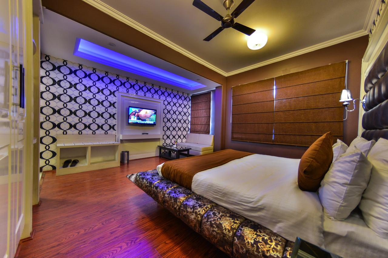 Hotel Samci Riviera Srinagar  Exterior photo