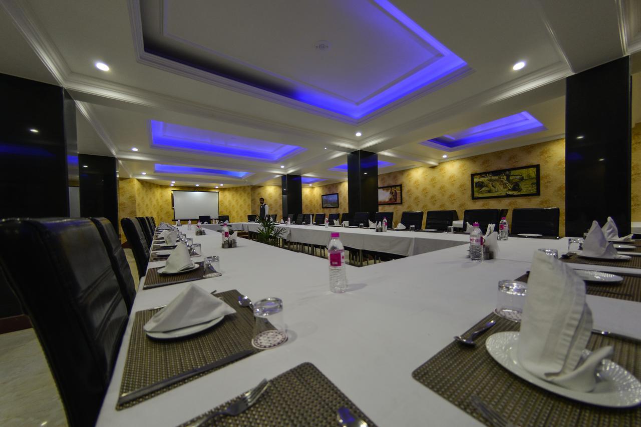 Hotel Samci Riviera Srinagar  Exterior photo