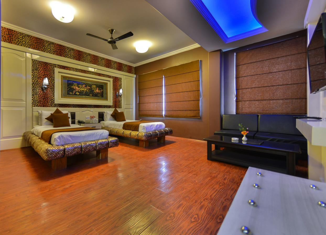 Hotel Samci Riviera Srinagar  Exterior photo