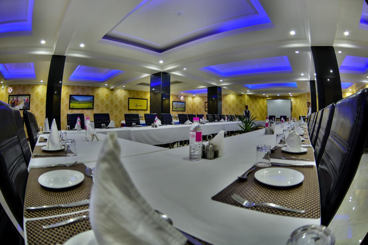 Hotel Samci Riviera Srinagar  Exterior photo
